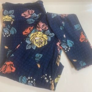 LulaRoe Tall & Curvy Leggings